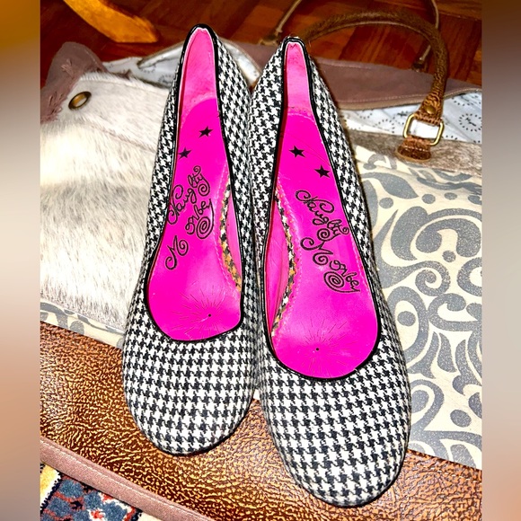 Naughty Monkey | Pump - Picture 2 of 6